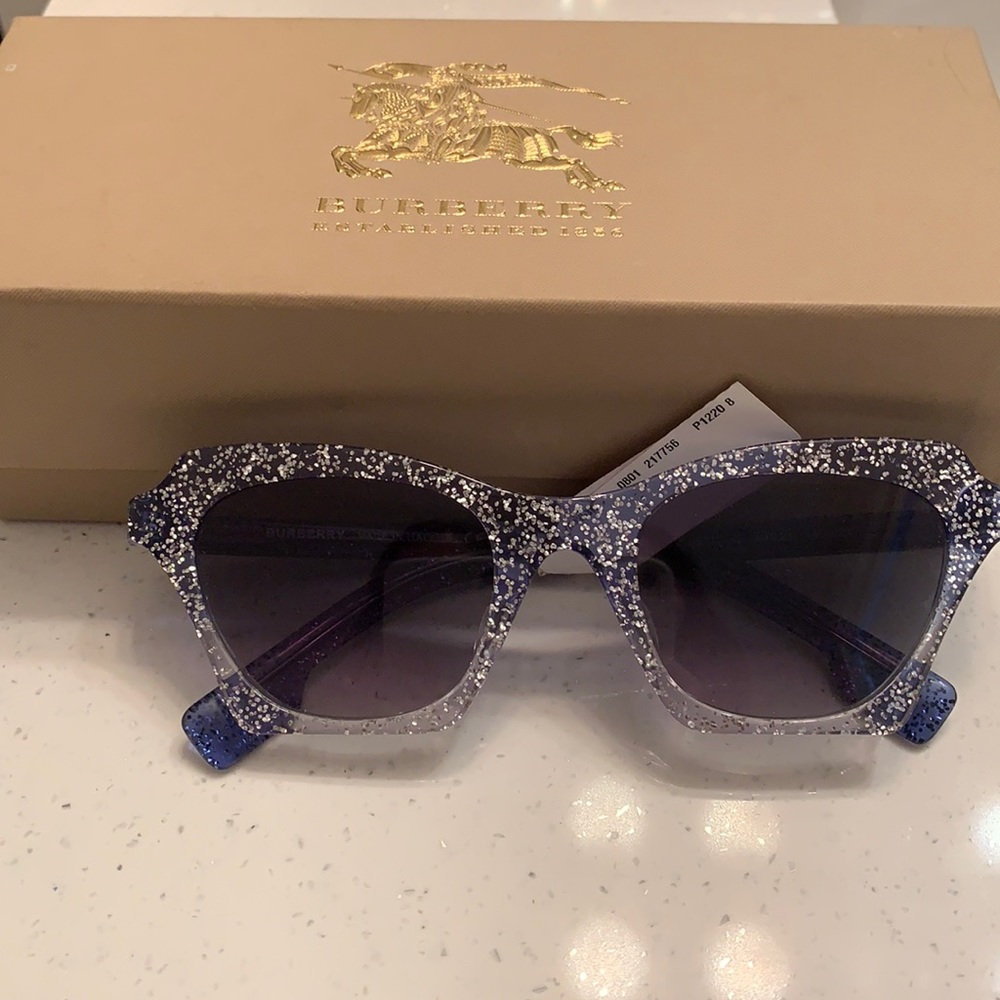 SOLD 💞 Authentic Burberry Sunglasses